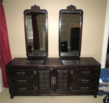 Dresser With 2 Mirrors