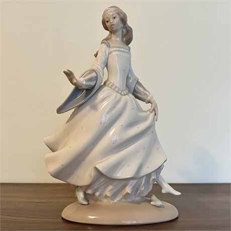 Lladro Porcelain Cinderella Figurine #4828