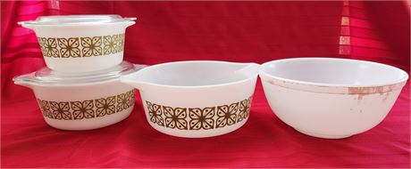 Vintage Pyrex Bowls