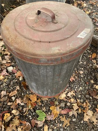 Vintage Wheeling 20 Gallon Galvanized Trash Can with Lid