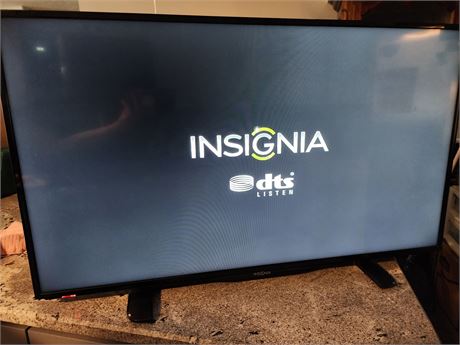 40" Insignia LED 1080p TV~ (Not Smart)