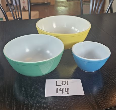 Vintage Pyrex Mixing Bowls: Yellow, Green, Blue Primary Colors