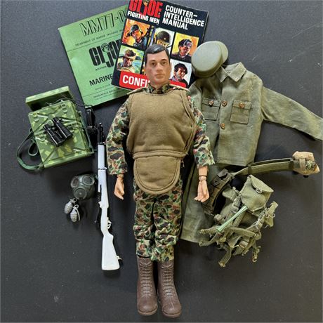 1964 Original GI Joe Marine Action Figure (Black hair/blue eyes) & Accessories