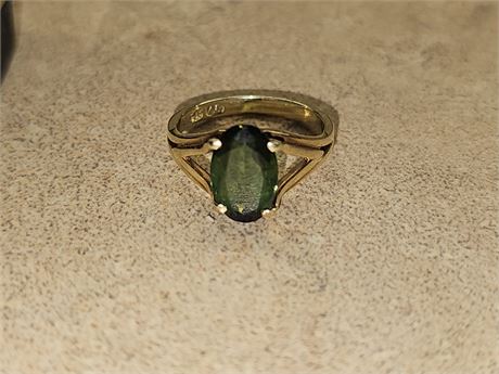 14K Emerald Green Stone Cocktail Ring