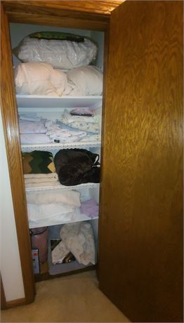 Closet Cleanout: Pillows/Blankets/Pillowcases/Sheets & More