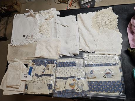 Mixed Linen Lot: Curtains / Placemats & More