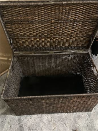 Brown Square Hinged-Lid Wicker Storage Chest/Box