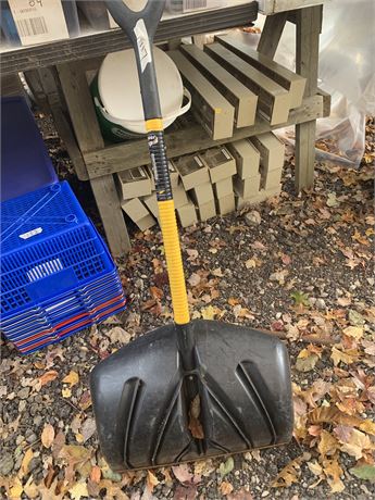 Power Grip Plastic Snow Shovel