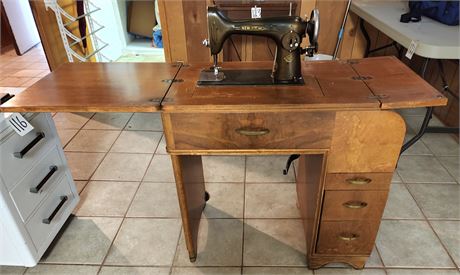 New Home Sewing Machine & Table