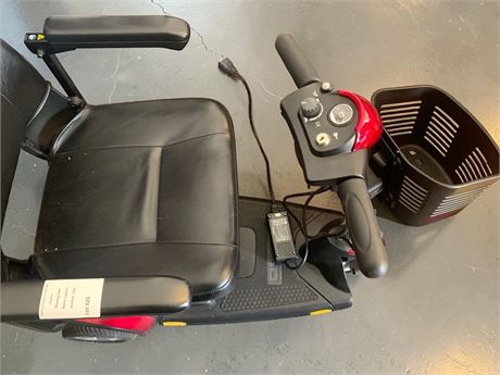 Pride Mobility Go-Go Elite Traveller 3-Wheel Mobility Scooter W/Swivel Seat/Bask