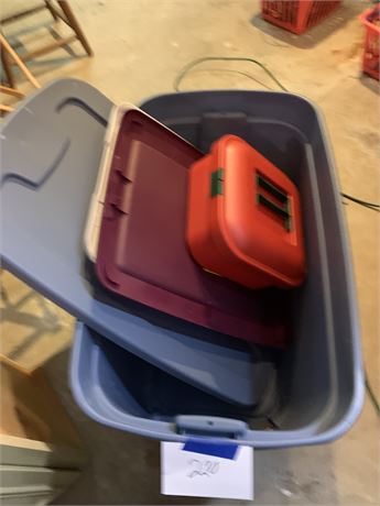 Storage Bin With Lid & Extra Lids