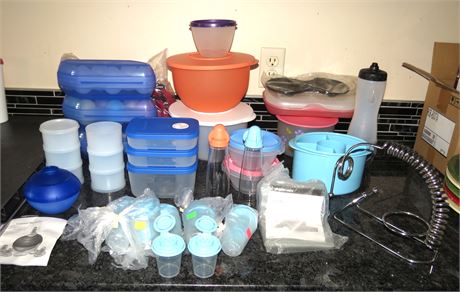 Assorted Tupperware: Containers, Shakers, etc