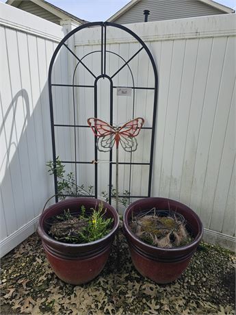 Outdoor Trellis / Big Planter Pots & Hangers