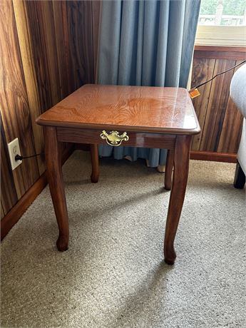 Vintage Queen Anne side table