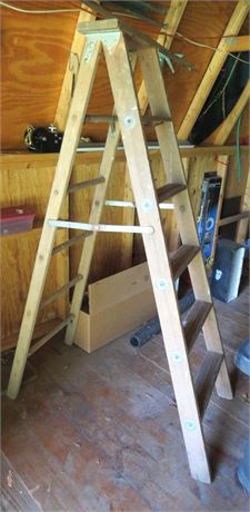 6' Wood Ladder