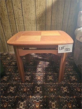 Riverside Furniture Co. Wood Wood End Table