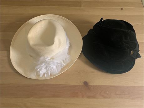 Ladys Cappelli Ivory Woven Straw Derby Hat W/White Netted/Floral Trim