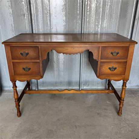Traditional Vintage Kneehole Desk