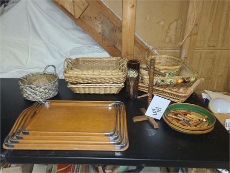 Vintage Home Decor Lot: Vintage Wood Tray Set / Baskets & More