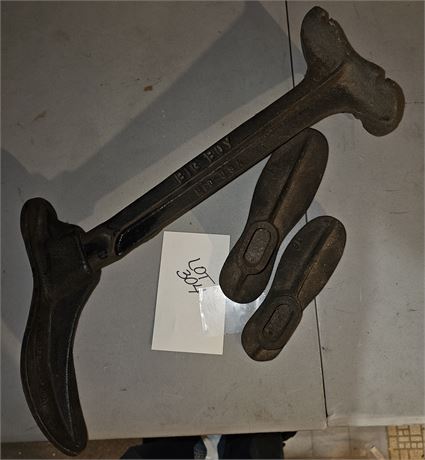 Cast Iron Cobbles Shoe Forms - Big Boy Size 16 / 11 & 18