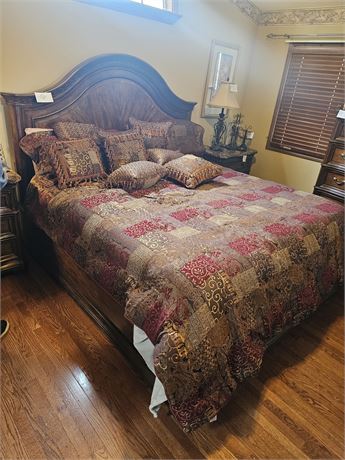 Art Wood King Size Bed with Bedding