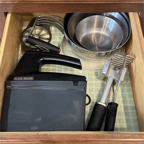 Kitchen Drawer Cleanout - Black & Decker Mixer, Stainless Mixing Bowls......