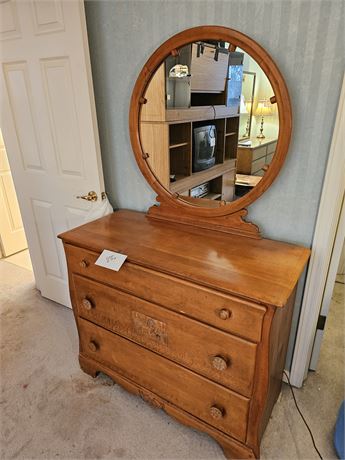 Virginia House Wood Dresser & Mirror