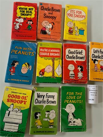 1960s/70s Charles M. Schulz Peanuts Paperback Books - Snoopy, Charlie Brown