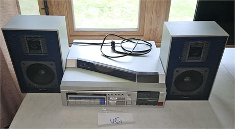 Panasonic Stereo, Turntable, Cassette Recorder with Speakers