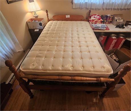 Full Size Pineapple Wood Poster Bed