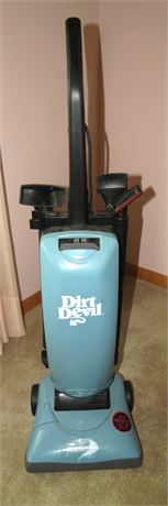 Dirt Devil "Featherlite" Vacuum Cleaner