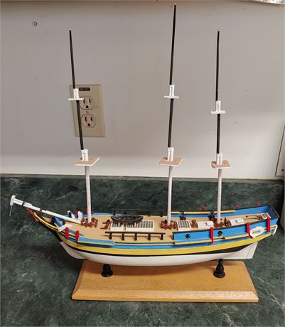 Very Intricate Hand Carved, Crafted and Painted Boat
