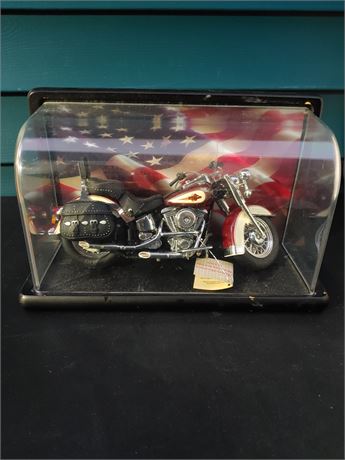 Harley Davidson~Franklin Mint Collectible Soft tail Classic in Case