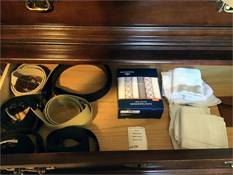 Mens Belt/Hanky Lot - Dockers 6 Pack (New), White Hankies & 6 Belts