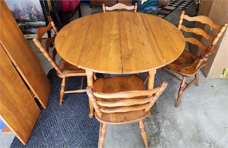 CUSHMAN Dropleaf Table w/ 4 Chairs & 2 Leaves