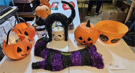 Mixed Halloween Lot : Renzi Pumpkin / Decor & More