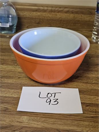 Vintage Pyrex Mixing Bowls - 1.5 qt & 1.5 pt