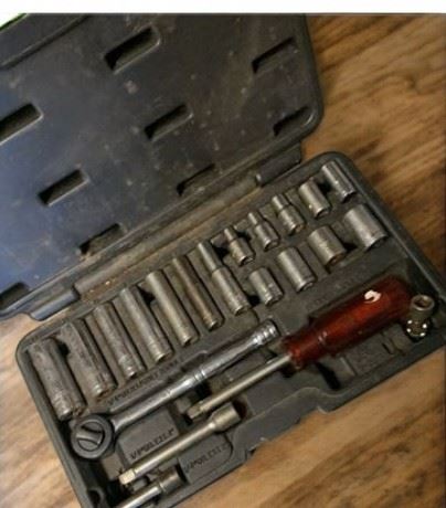 1/4 - 3/8 20 Piece Socket Set In Black Plastic Carrying Case