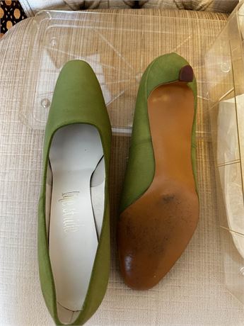 Vintage Life Stride Women's Green Pumps (size 10w)