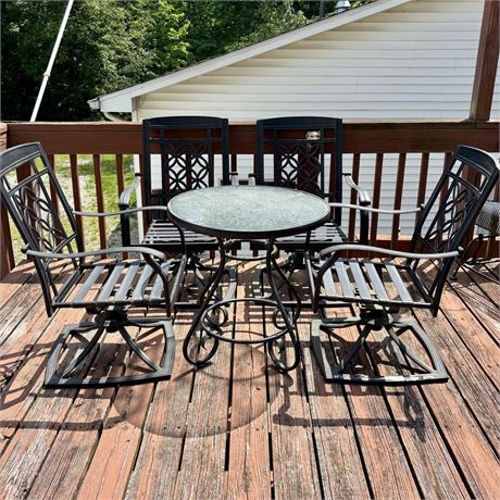 Outdoor Patio Table and Chairs
