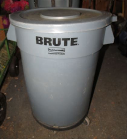 Brute Garbage Can on Wheels