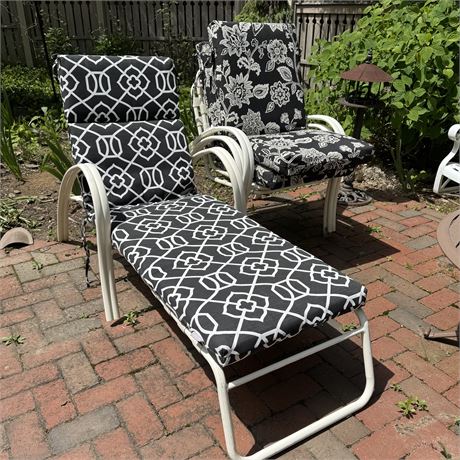 Matching Outdoor Chaise & Chairs w/ Cushions
