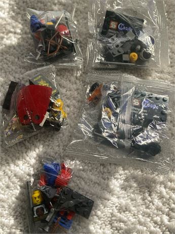 Sheng Youn Brand Mini Lego-Like Figurnes - Knight, Castle Lot of 5