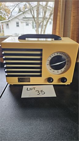 Crosley Collectors Edition Limited No 1570 Electric AM/FM Radio