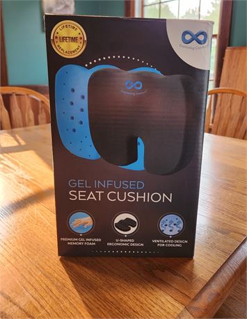 *NIB* Everlasting Comfort- Gel Infused Seat Cushion