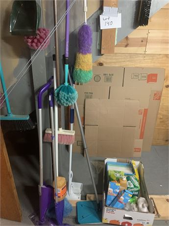 Swiffer/Mop, Dusters, Dust Pan Cleaning Supplies Lot