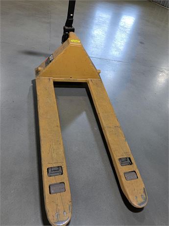 CAT Pallet Jack