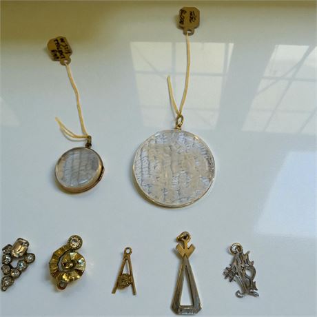 Clear Glass Reverse Intaglio Cameo Horse Pendant, Eisenberg-Style Pendant