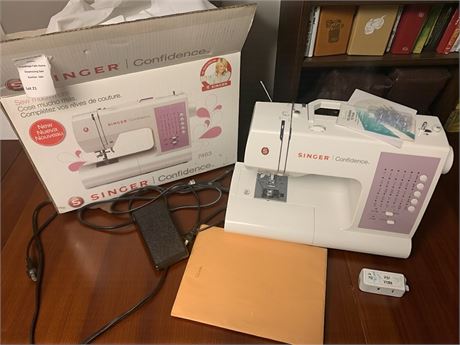 Singer Confidence 7463 Electronic Sewing Machine W/Box (Like New)