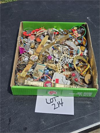 Flat Full Of Mixed Costume Jewelry Maker, Style & Color Vary- Necklaces